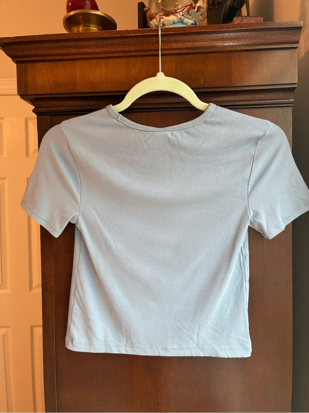 Yogalicious Lux Heavenly Rib Tara Crop Short Sleeve Top in Powder Blue XS - Picture 4 of 5